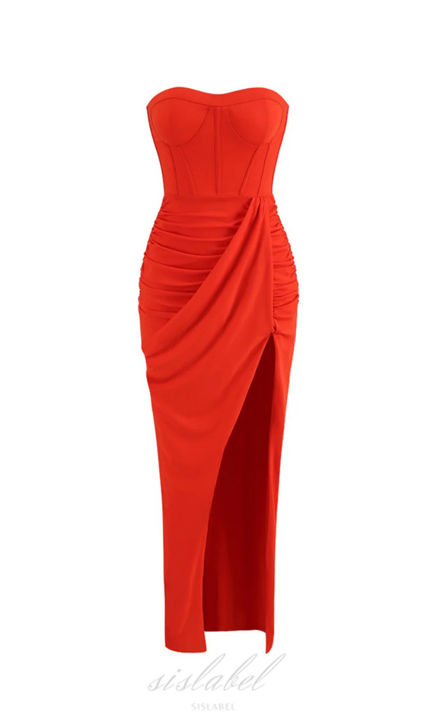 STRAPLESS RUCHED DRESS IN RED