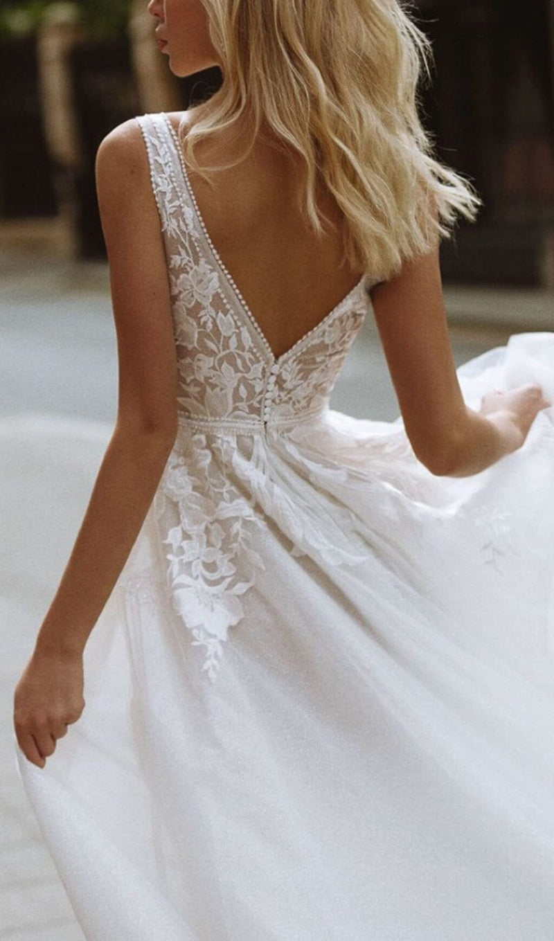 LARGE V-NECK SEE-THROUGH LACE HALTER DRESS IN WHITE