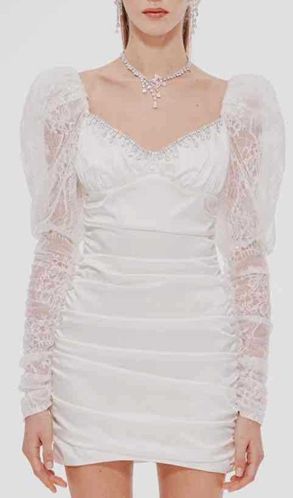 PLEATED DRESS WITH LACE PUFFED SLEEVES IN WHITE