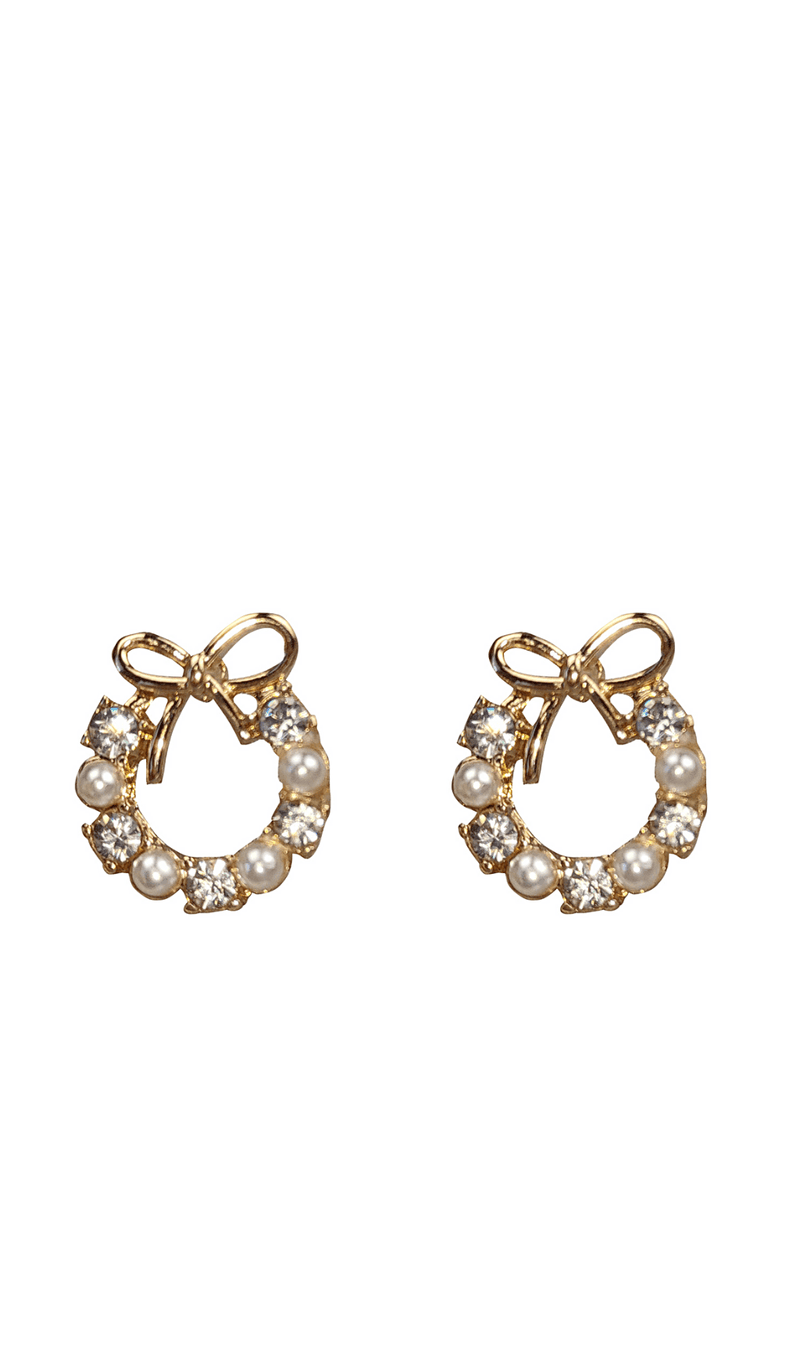 Simple geometric pearl earrings
